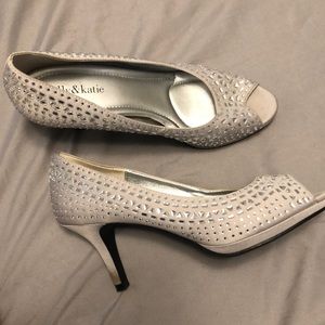 Sparkled high heel shoes